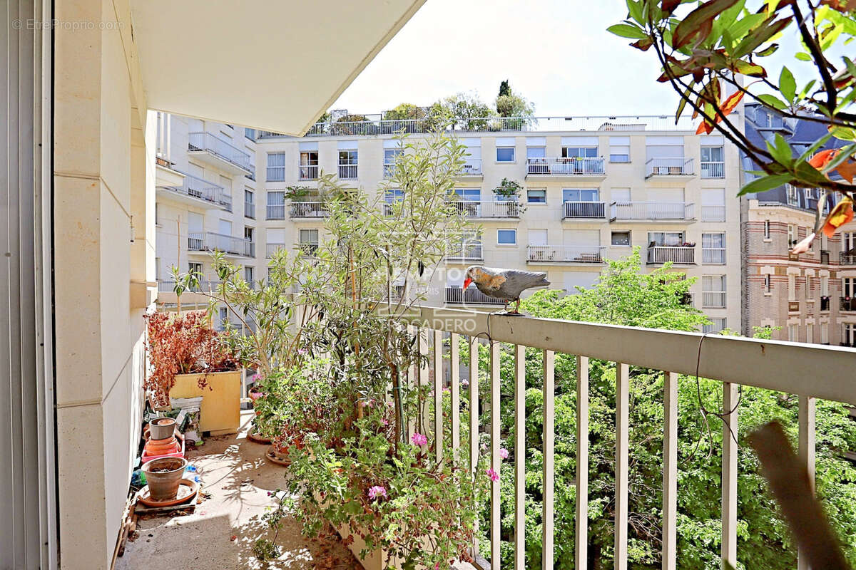 Appartement à PARIS-16E