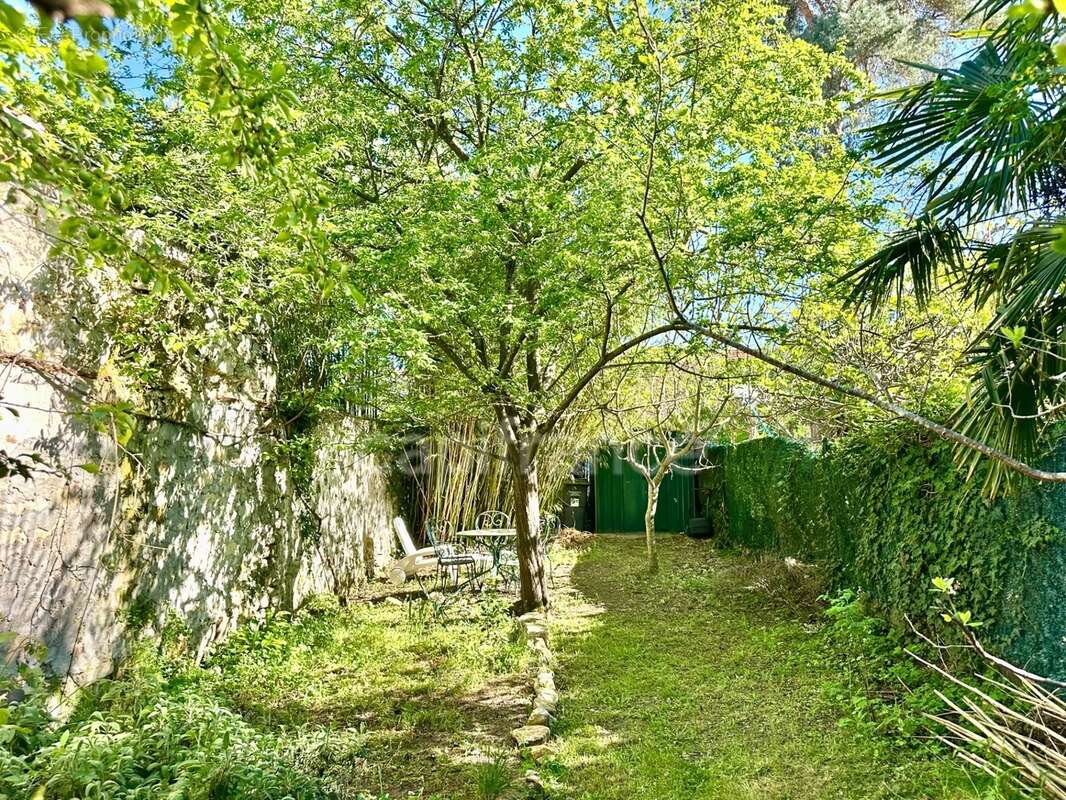 Maison de famille 136 m2 sur Jardin paysager 301 m2 - photo 5