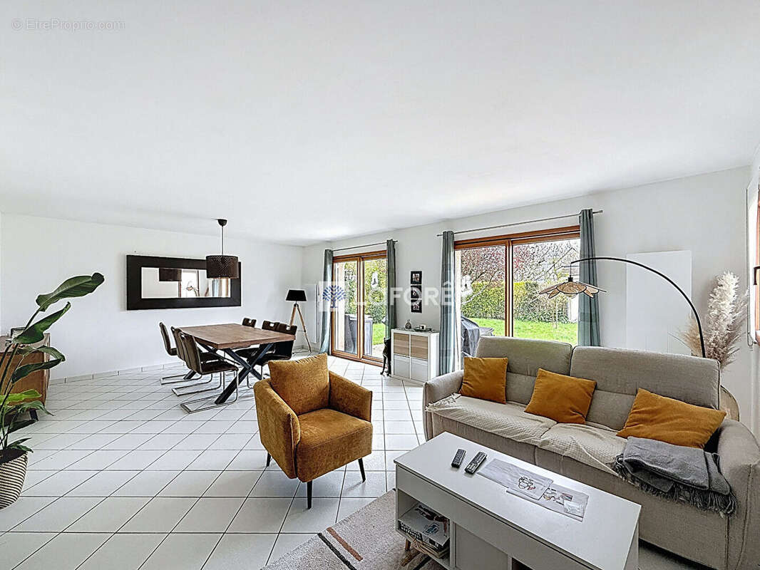 Maison à LE MESNIL-ESNARD
