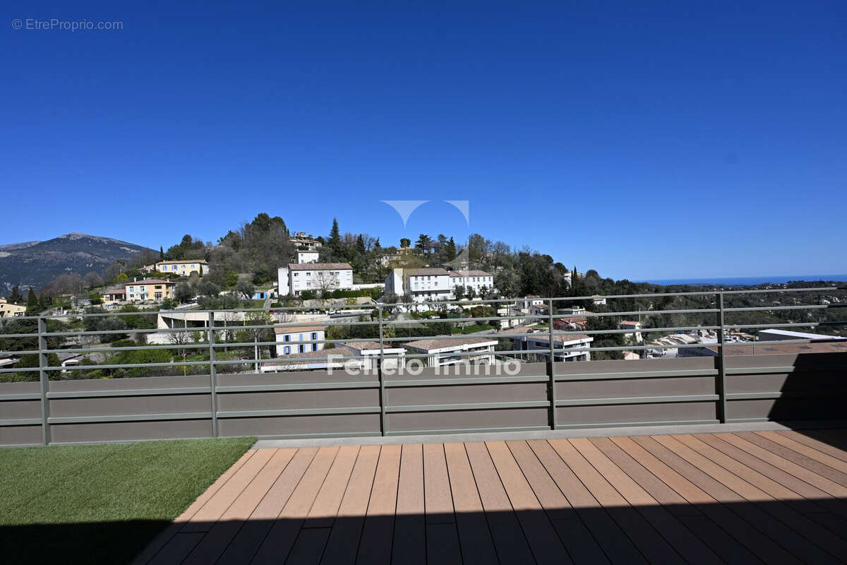 Appartement à CHATEAUNEUF-GRASSE