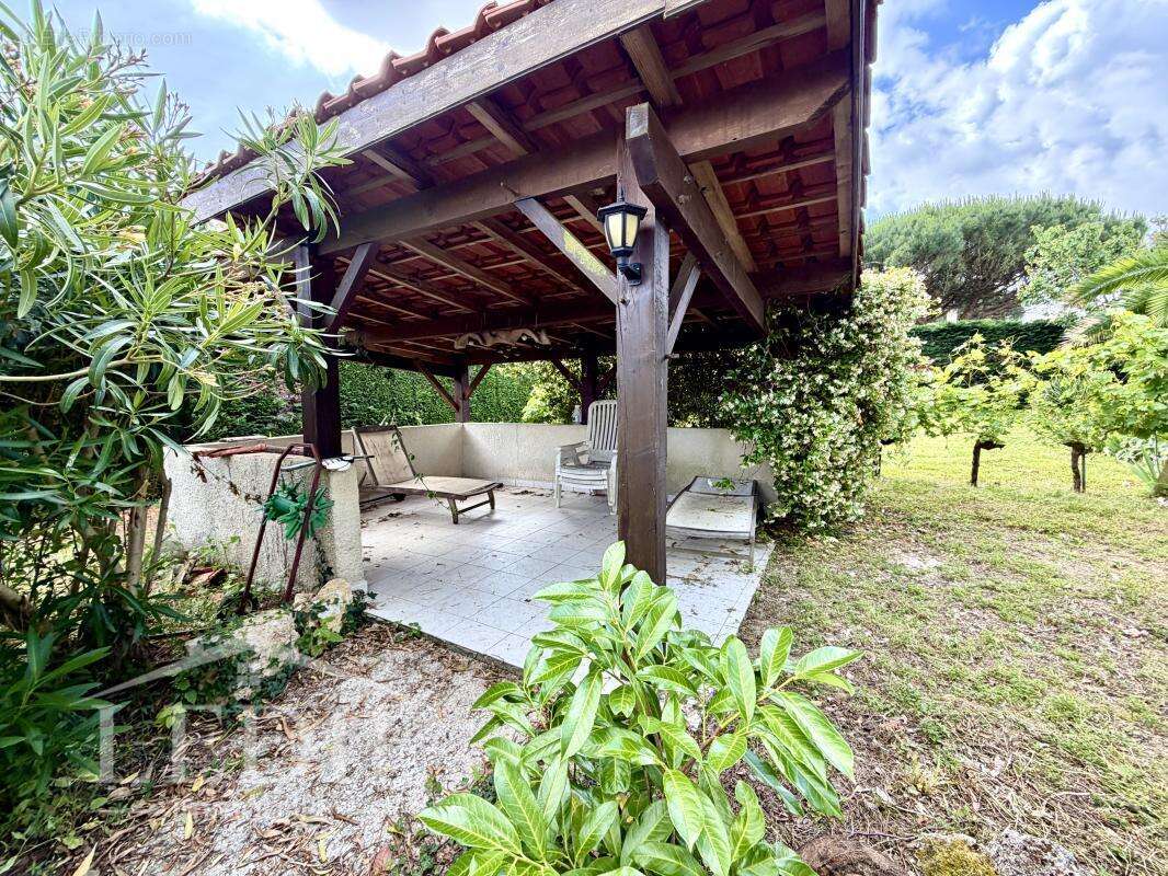 Plain pied avec garage et terrain - photo 3