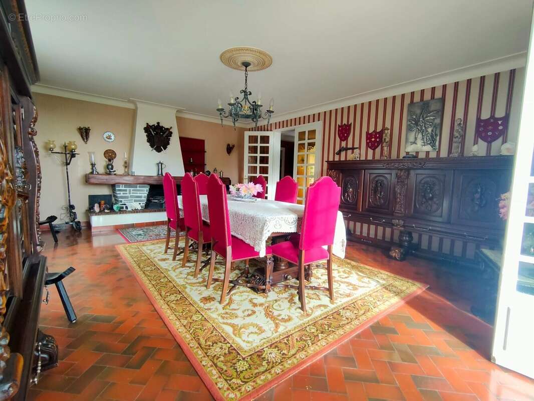 Maison à PERIGNAT-LES-SARLIEVE