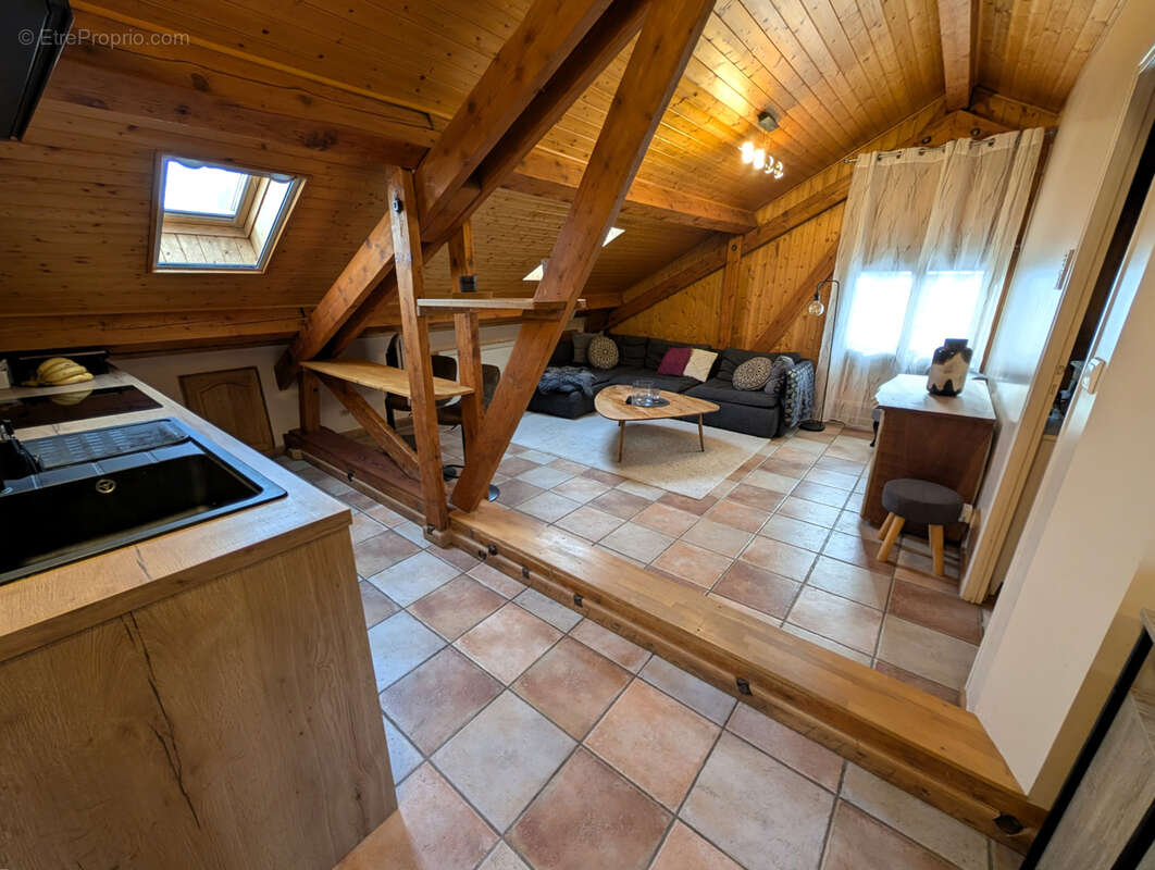 Appartement à PERON