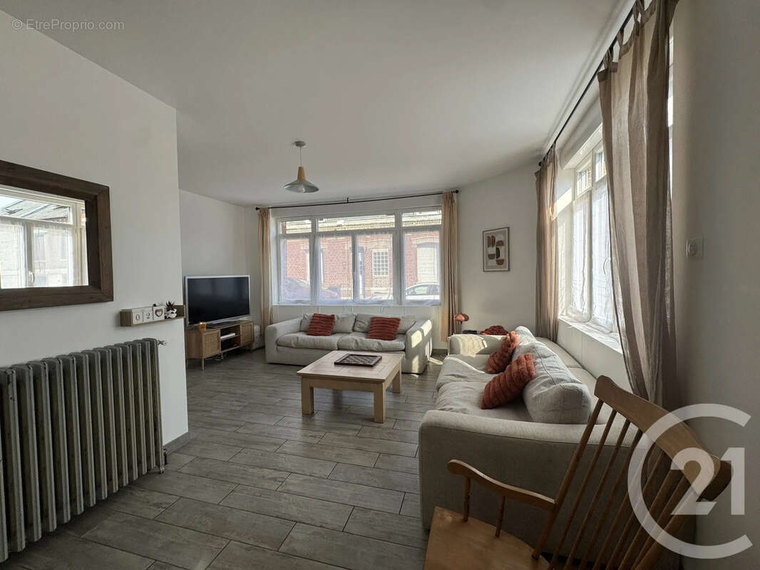 Maison 245 m² à Saint-Quentin  - photo 3