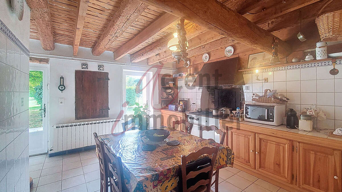 Noves : Mas avec oliviers, piscine et annexes - photo 7