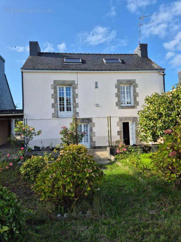 Maison à CLEGUER