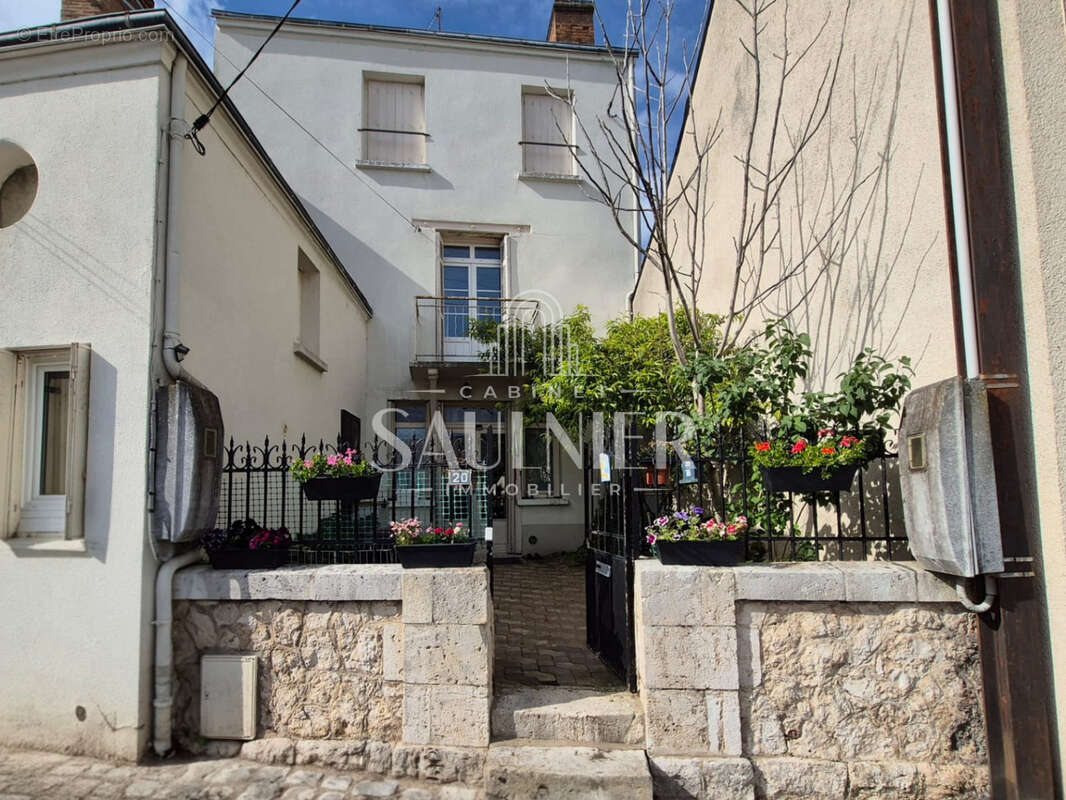 Maison à MONTRICHARD