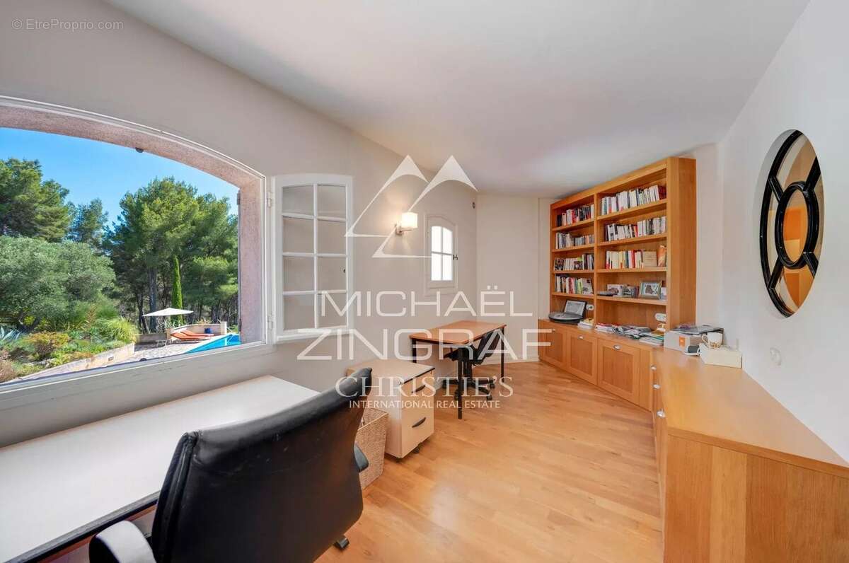 Maison à SAINT-CYR-SUR-MER