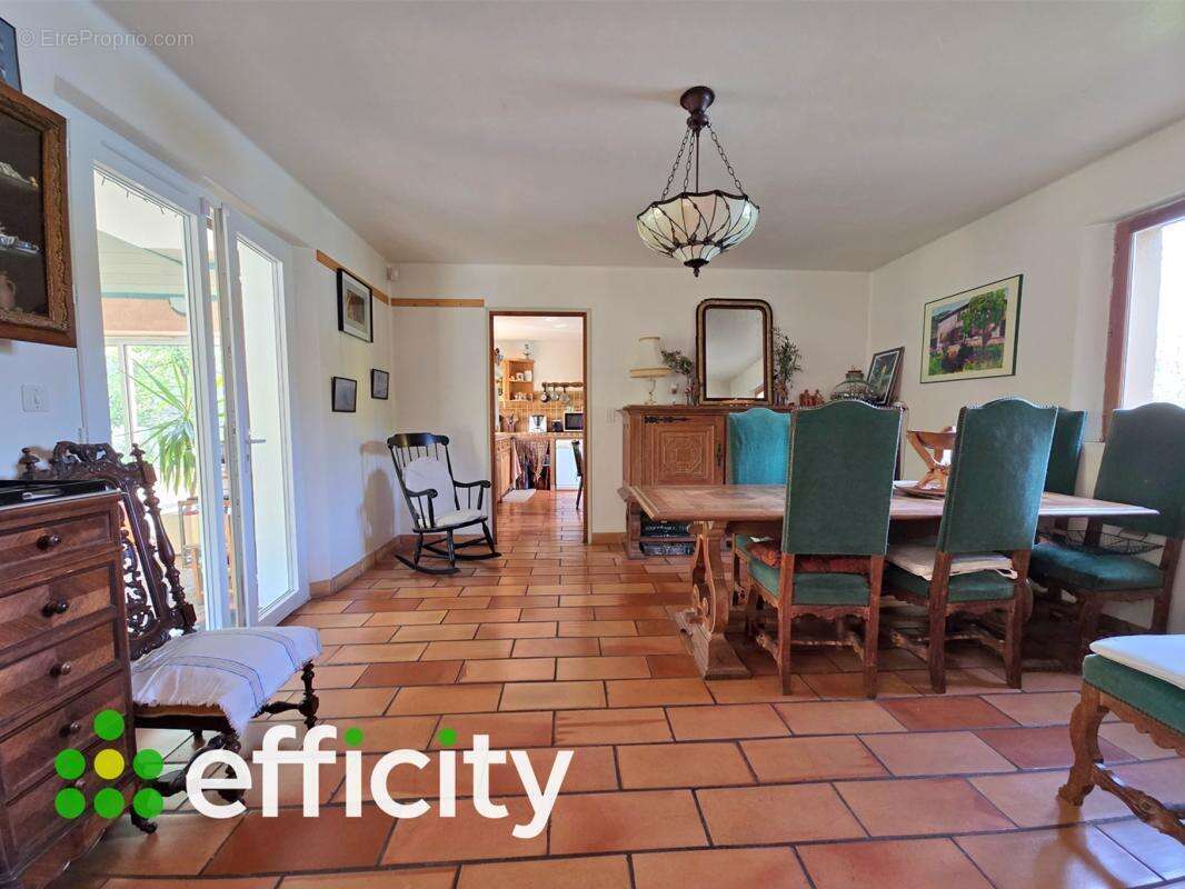 Maison 161 m² à Callas  - photo 8