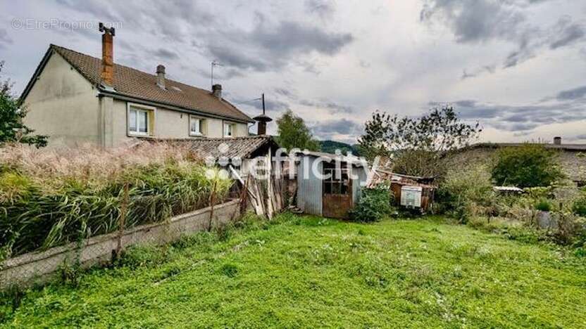 Maison à LA MONNERIE-LE-MONTEL