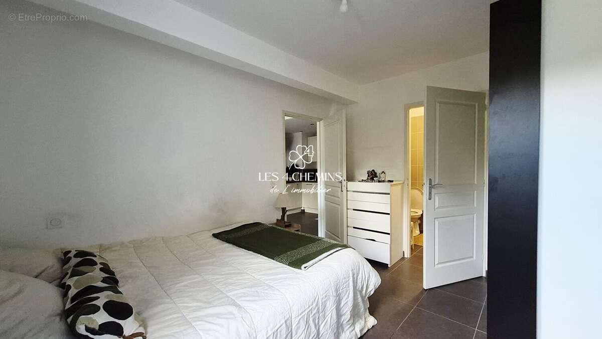 Appartement à CHATEAUNEUF-LE-ROUGE