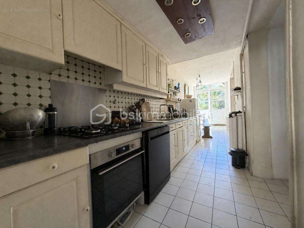 À VENDRE – Grande maison familiale d’environ 245 m² à Coutances - photo 4