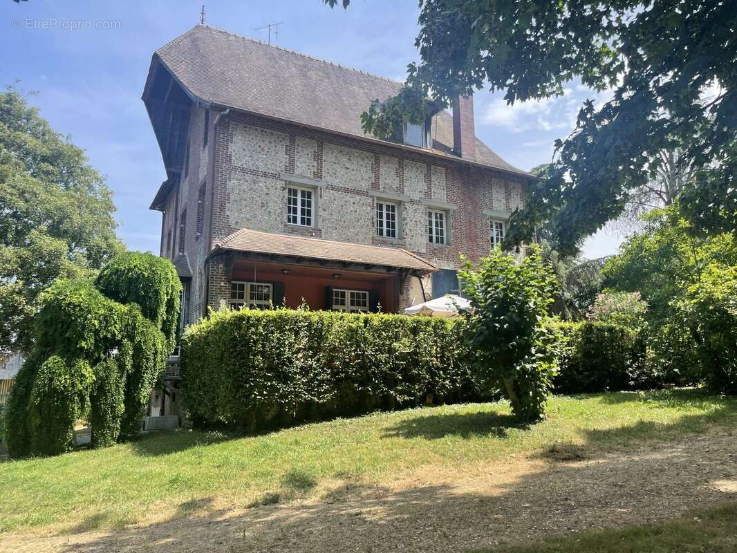 374 m² à Bernay  - photo 3
