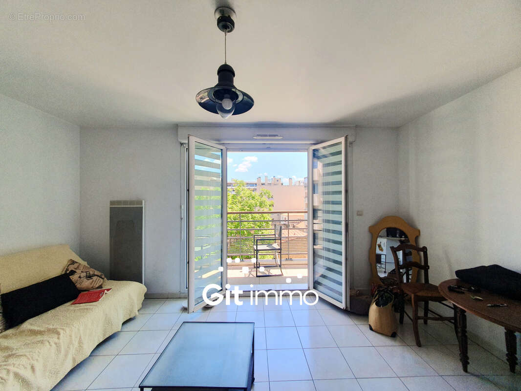 Appartement à MARSEILLE-4E