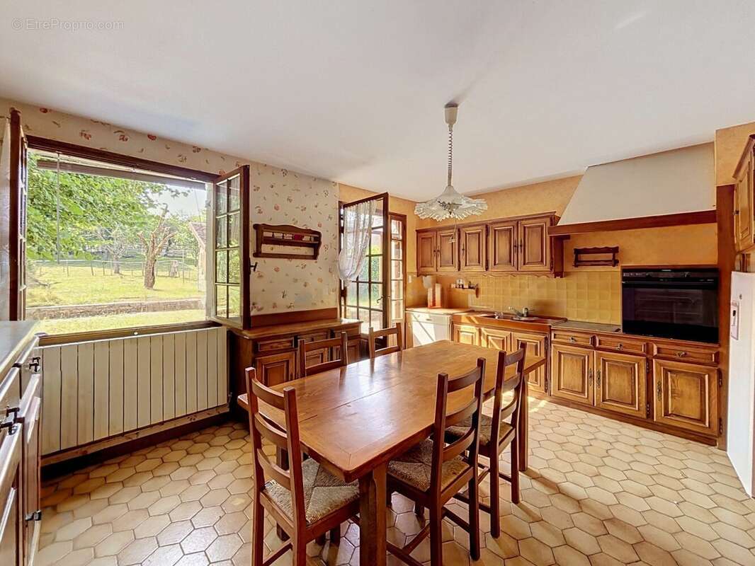 Maison 246 m² à Bourguignon-Les-La-Charite  - photo 4