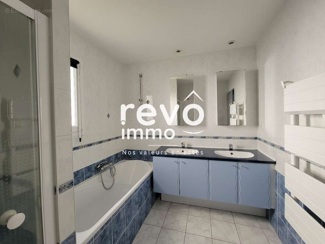 Maison à SAINT-PIERRE-MONTLIMART