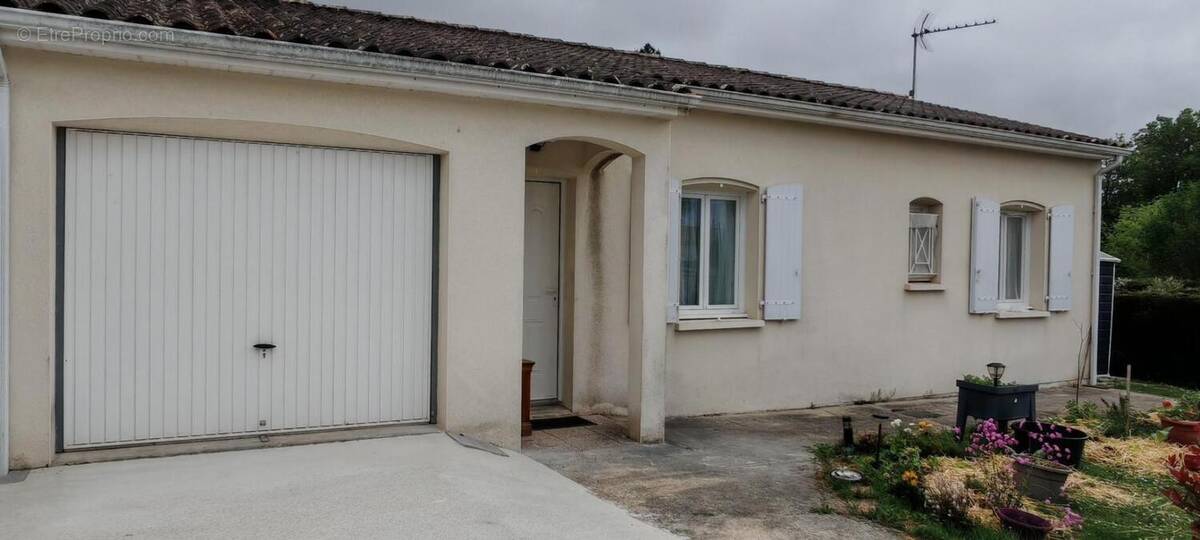 Maison à SAINTES