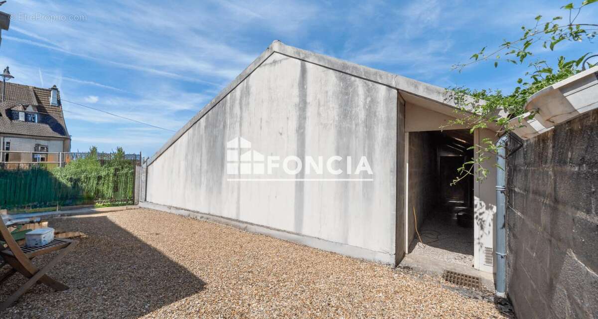 Parcelle avec trois boxs - photo 4