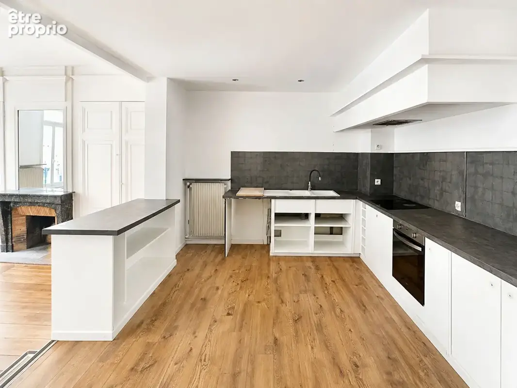 Appartement 4 pièces de caractère avec terrasse et parking sécurisé - Vieux-Lille - photo 7