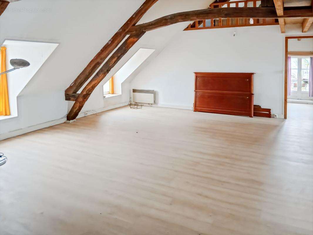 Maison à CHAUMONT-SUR-THARONNE