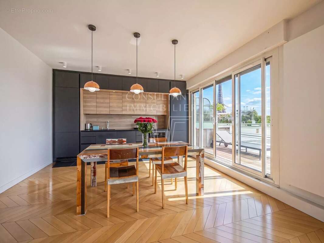 Appartement à PARIS-16E