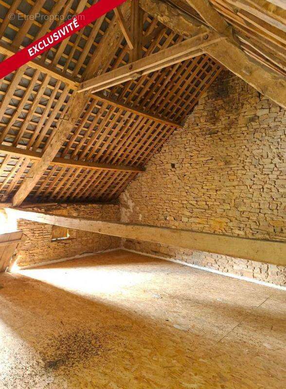 Maison à NEANT-SUR-YVEL