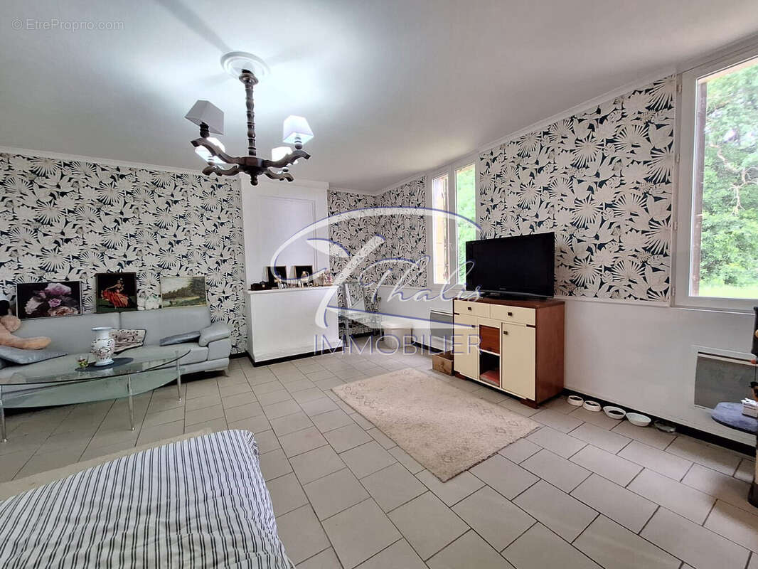 Maison 140 m² à Bourg  - photo 5