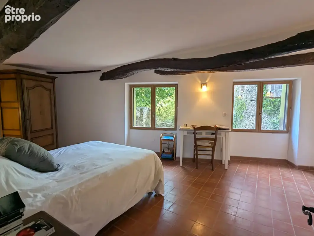 Sillans-la-Cascade : maison de village rénovée, 140 m² sur 3 niveaux, deux logements - photo 9
