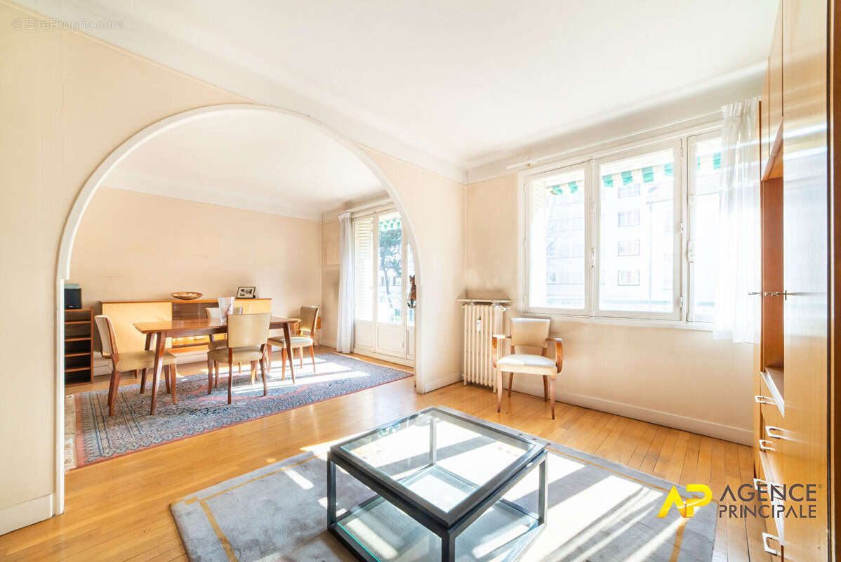 Appartement à LA GARENNE-COLOMBES