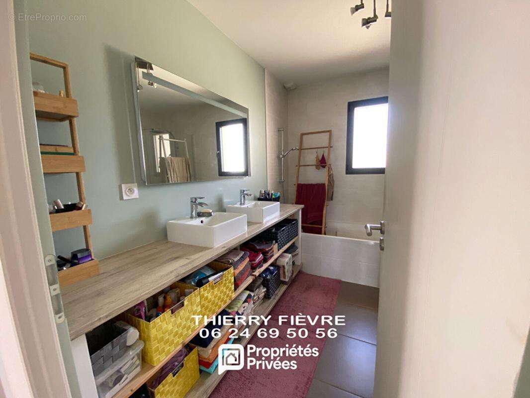 A vendre  bourgueil 37140  maison familiale très récente clé en main  de  6 pièces 165 m2 sur un terrain clos - photo 10