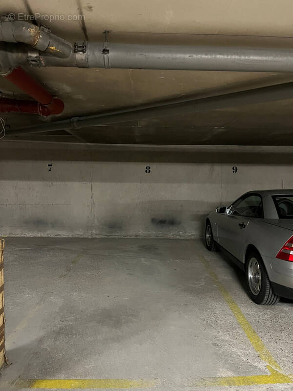 Parking à PARIS-20E