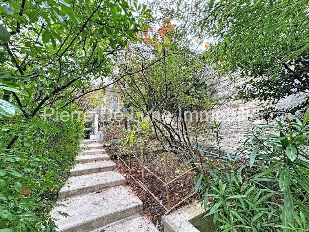 Appartement à PARIS-19E