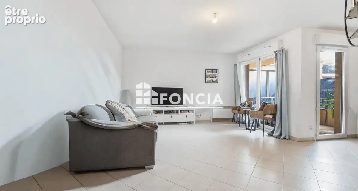 À vendre – saint-andré-de-la-roche – grand studio avec terrasse, parking et piscine - 155 000 € - photo 2