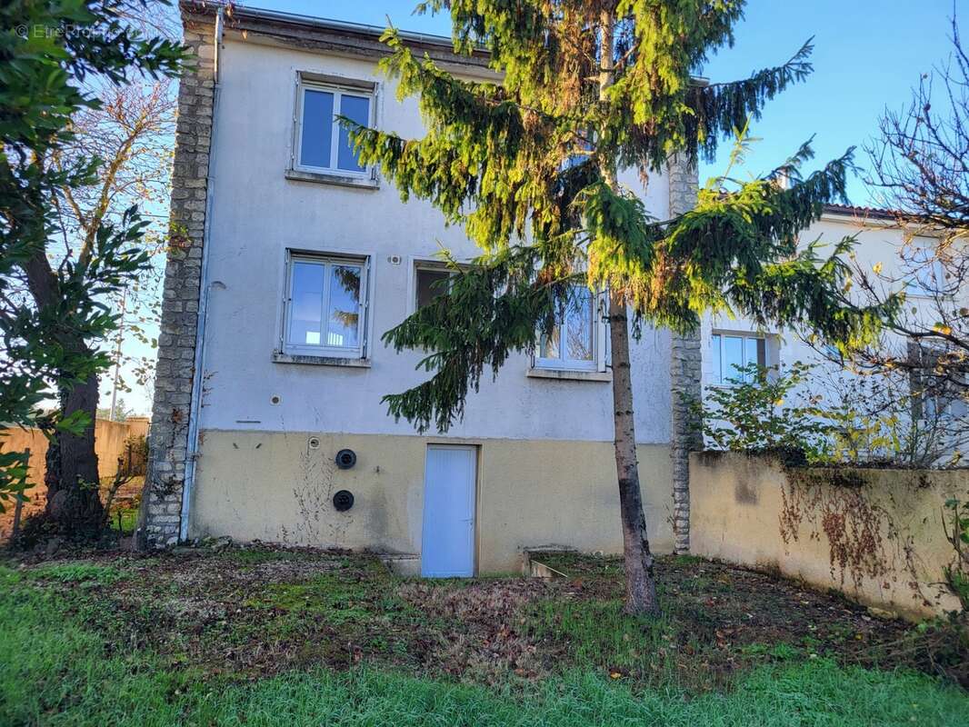 Maison à vendre 4 pièces THOUARS (79) TERRAIN 420 m² - photo 3