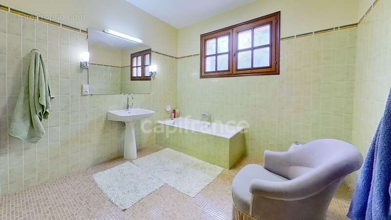Maison 4 chambres - 1 bureau - dépendances - terrain clos 22 694m2 à MEILHAN SUR GARONNE (47) - photo 15