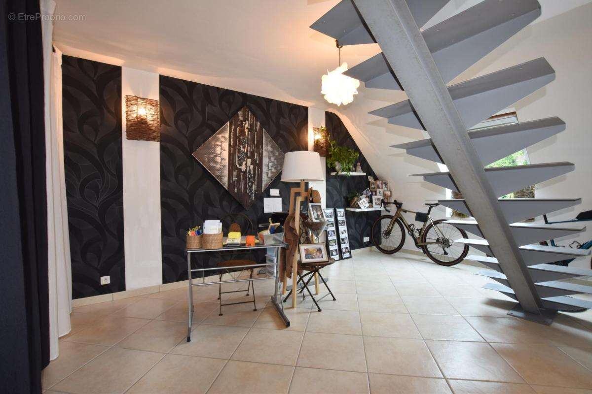 Maison à KERLAZ