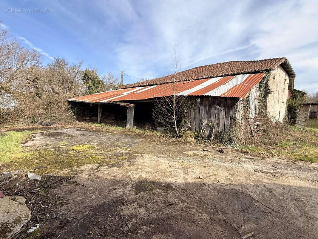 Maison à potentiel avec grange, proche de Brigueuil - photo 15