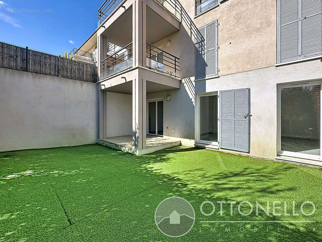 Appartement à ROQUEBRUNE-SUR-ARGENS