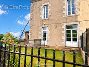 Située dans un village à Sèvremont - Maison à MENOMBLET