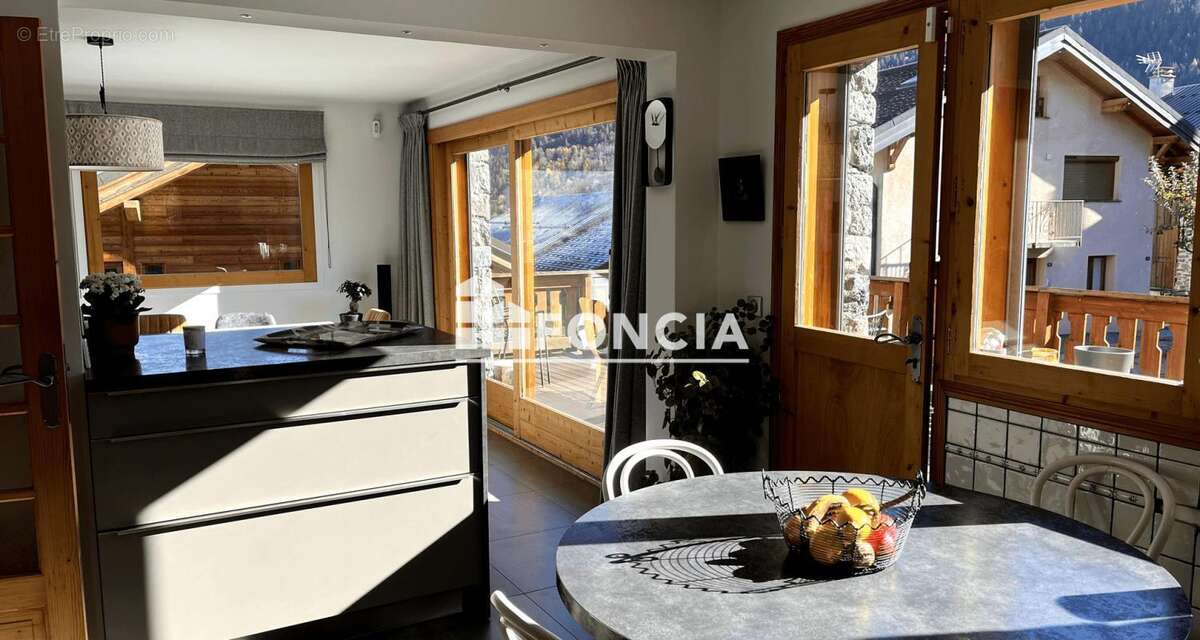 Maison à LES ALLUES