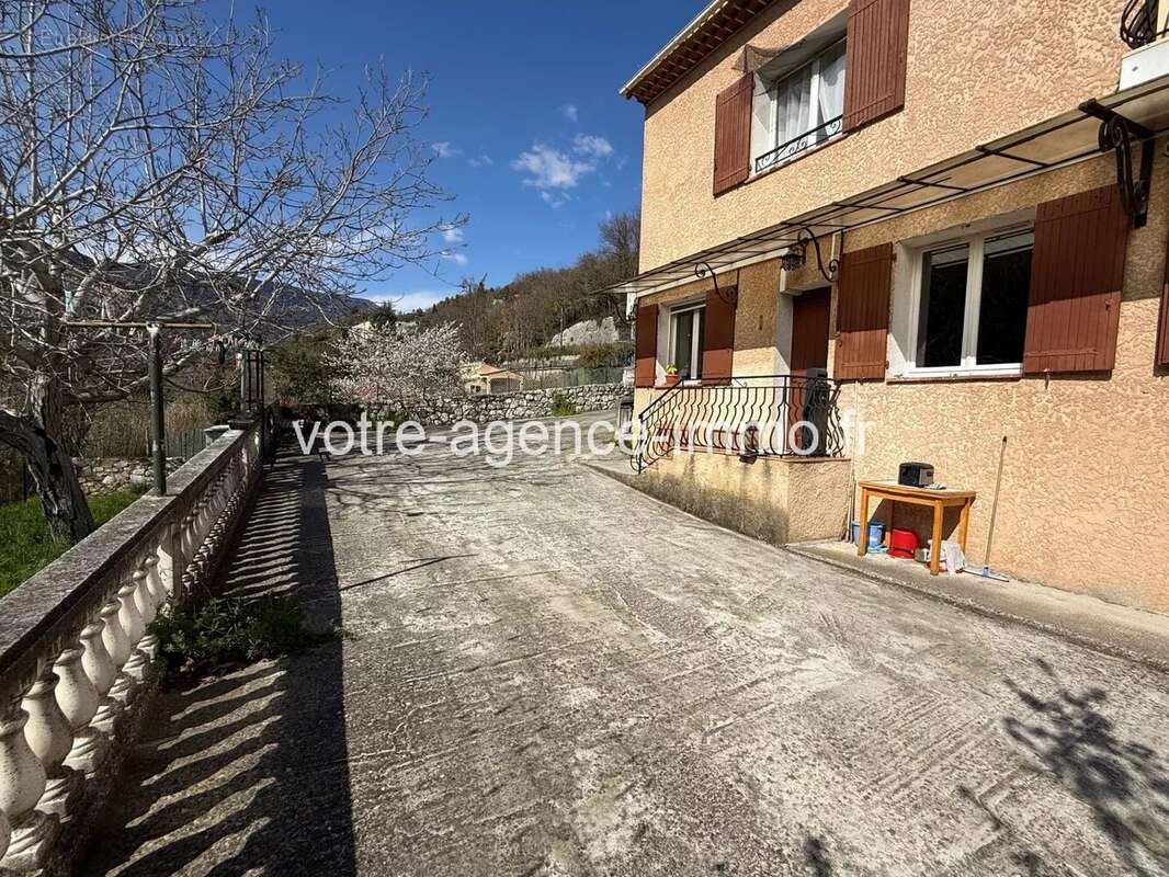 Appartement à CONTES