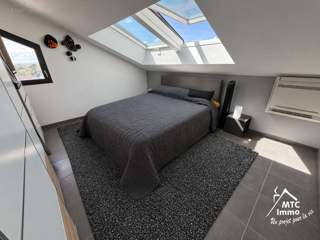 Appartement à MEYZIEU
