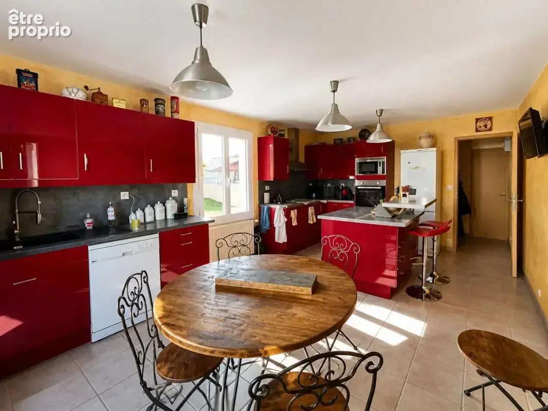 Maison de 7 pièces de 201 m² à Prin-Deyrançon - photo 7