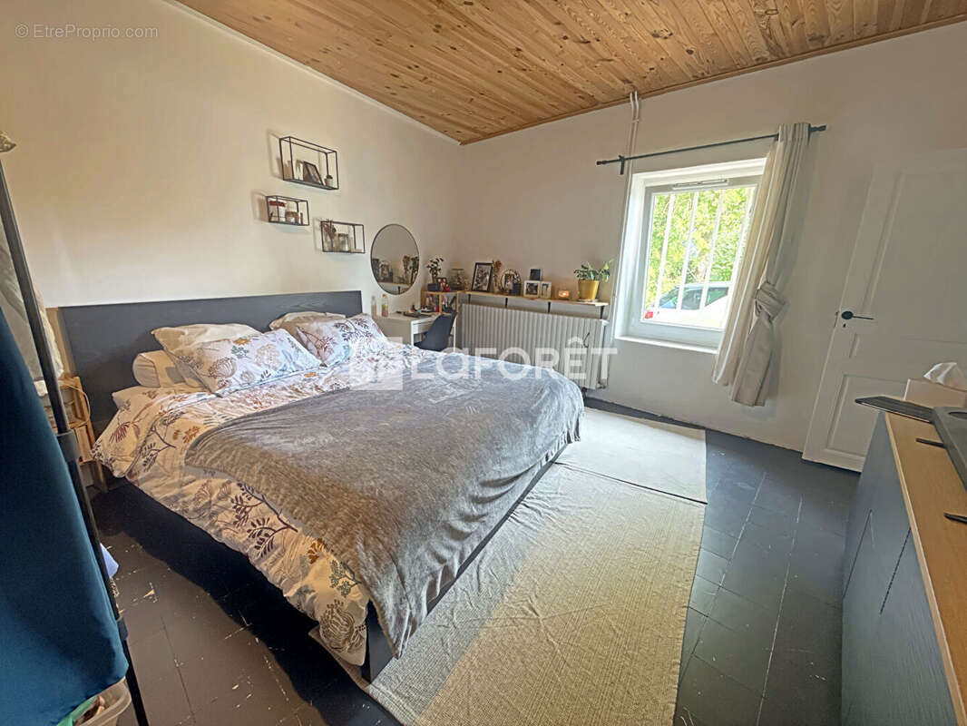 Maison à BAGE-LA-VILLE