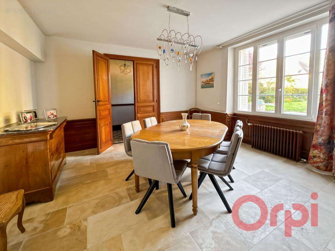 Maison à SAINT-AMAND-MONTROND