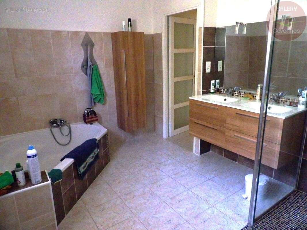 Villa familiale avec piscine,appartement indépendant et terrain arboré - photo 7