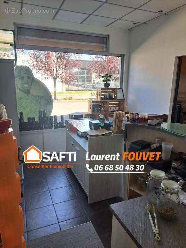 Photo 3 - Commerce à VEAUCHE