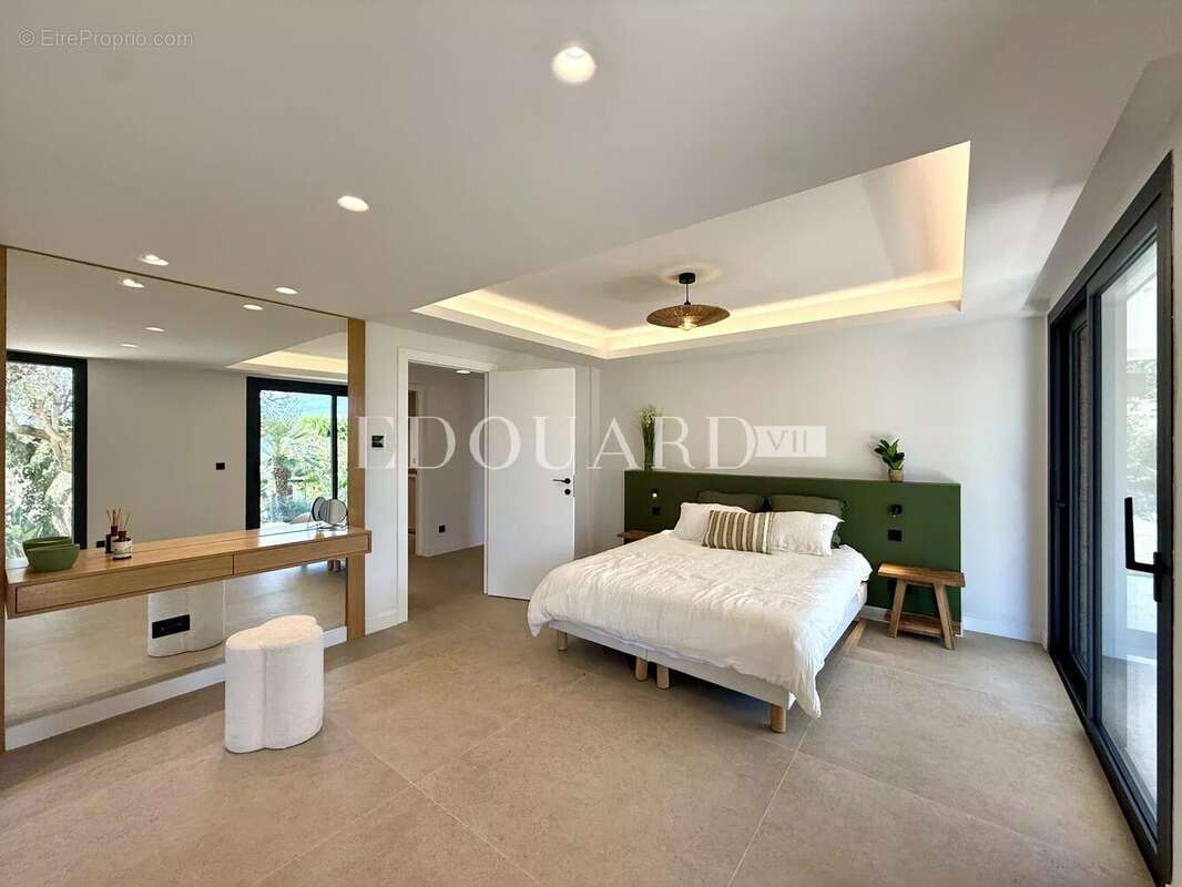 Somptueuse villa complètement rénovée avec piscine chauffée et splendide vue mer panoramique - photo 26