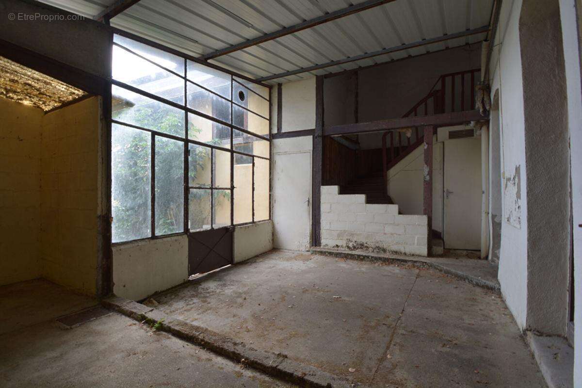 Maison à IVOY-LE-PRE