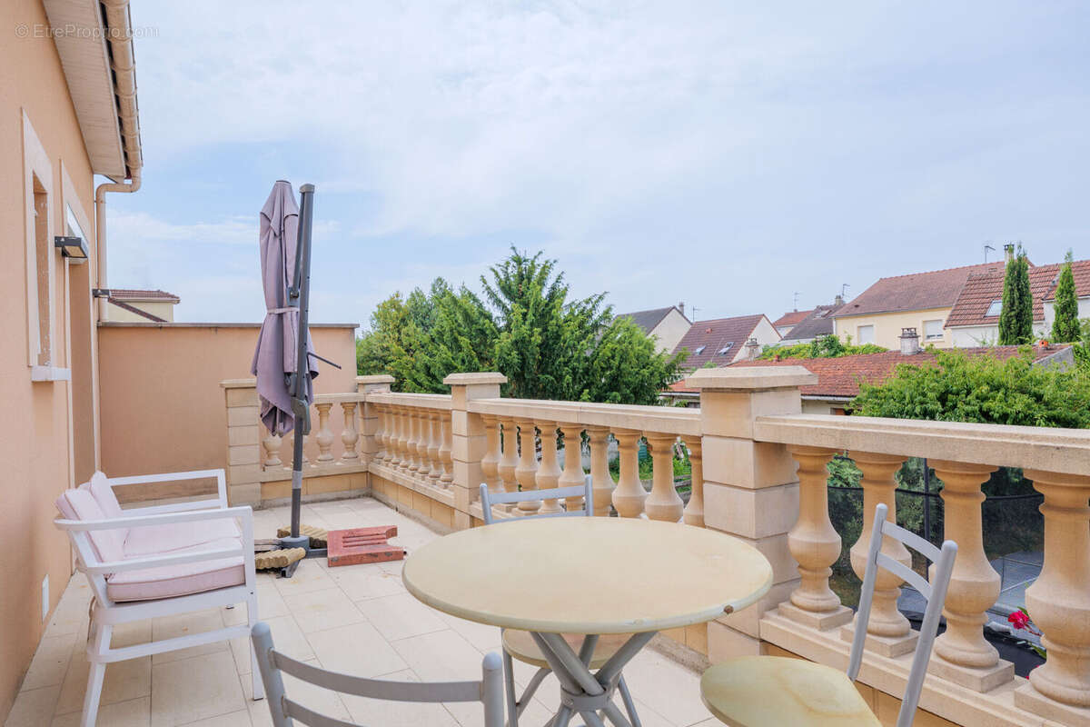 Maison 117 m² à Tremblay-En-France  - photo 8